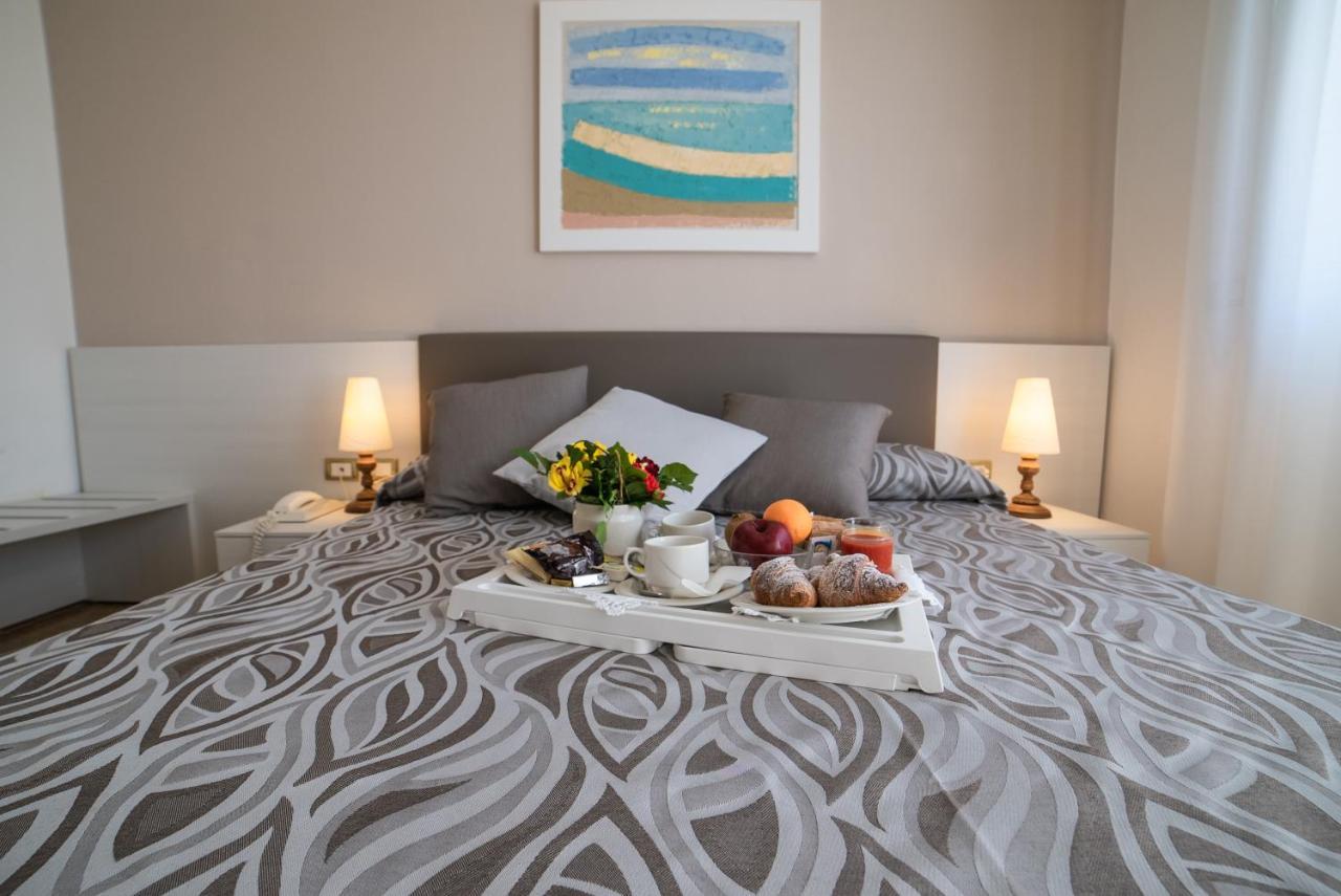 Astoria Hotel 3*