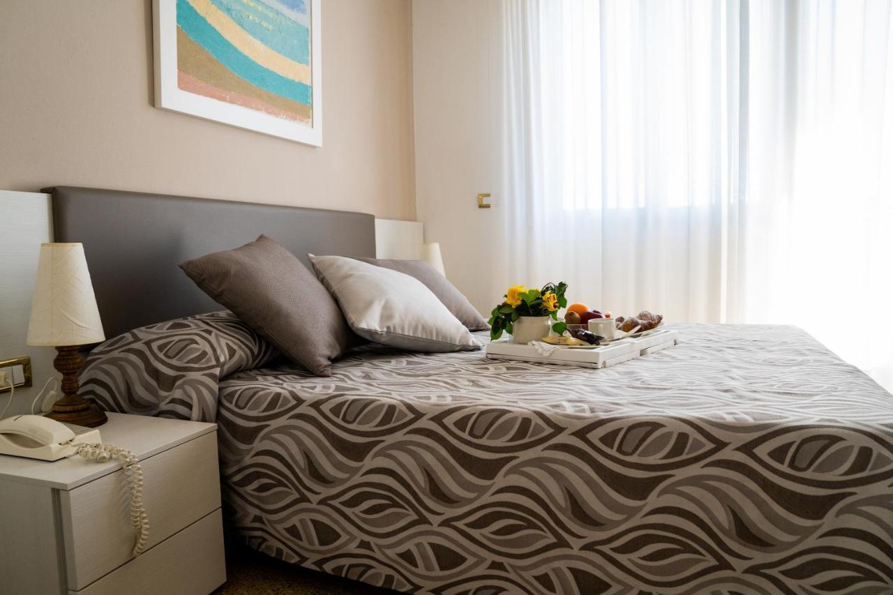 Astoria Hotel 3*