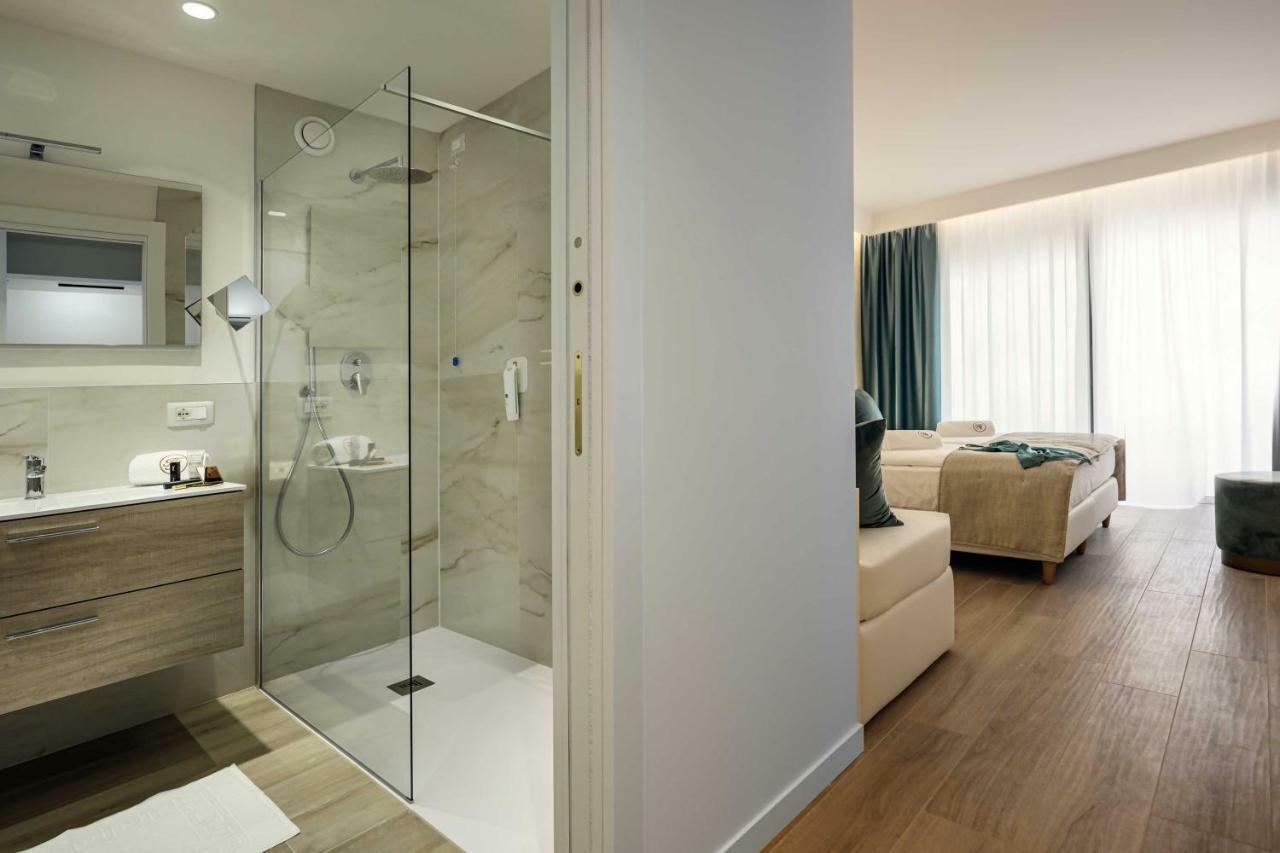 Astoria Hotel 3*